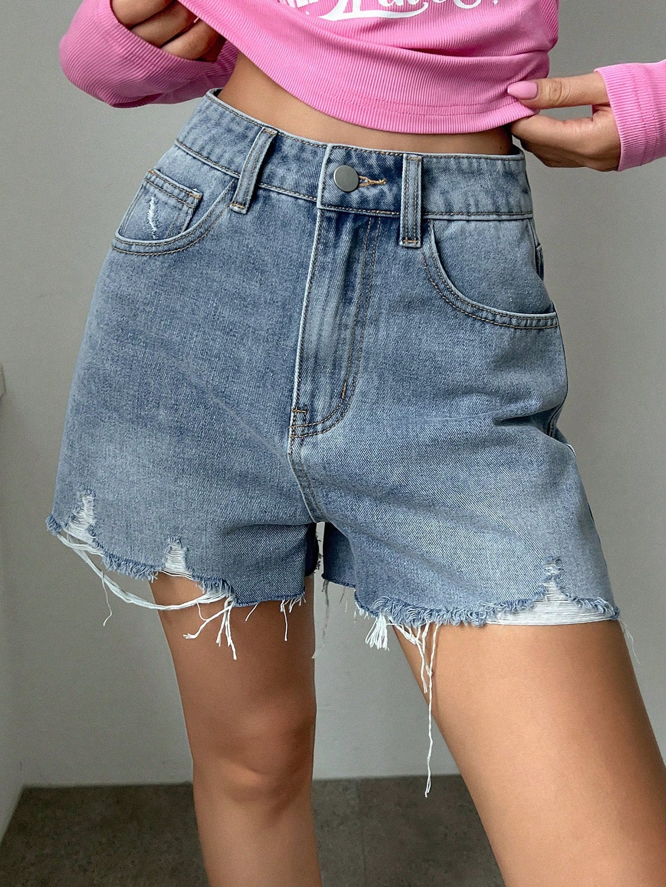 Women Casual Denim Shorts With Pockets And Frayed Hem