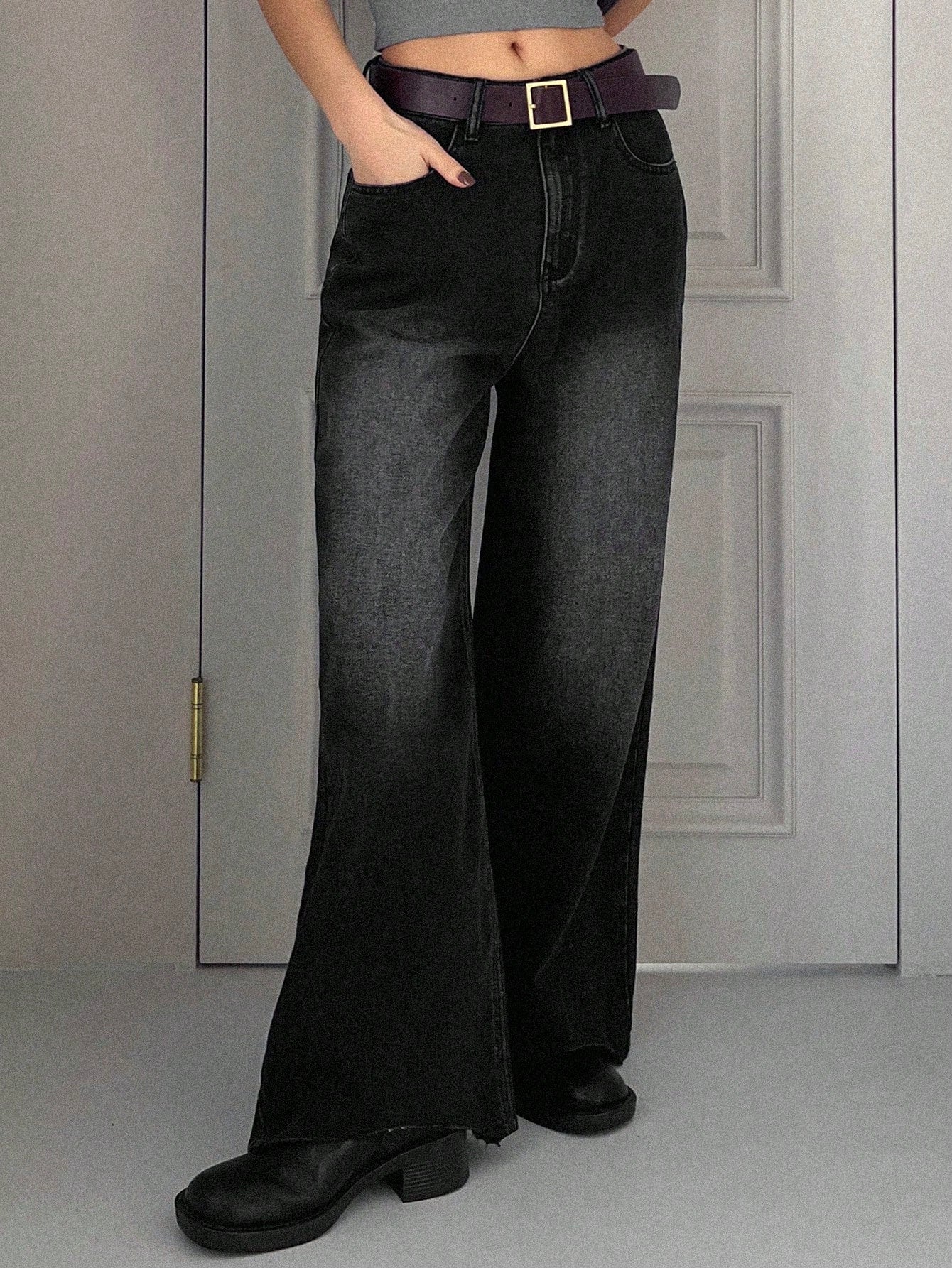 High Waist Pocket Designed Distressed Wide Leg Jeans With Whitening Effect For Women