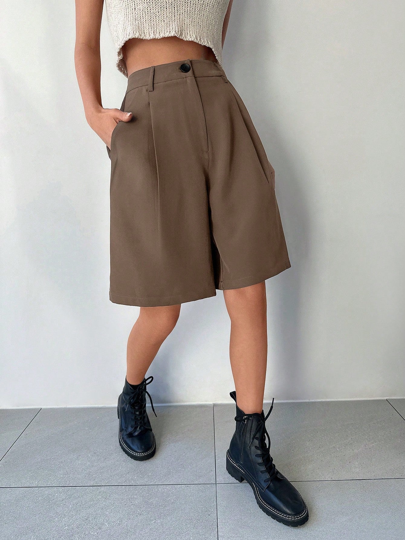 Women's Solid Color Shorts With Slanted Pockets