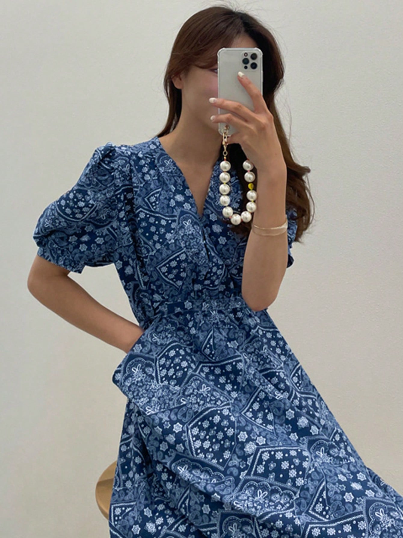 Women's Puff Short Sleeves Dress With V-Neckline, Waist Nut Print And Pockets