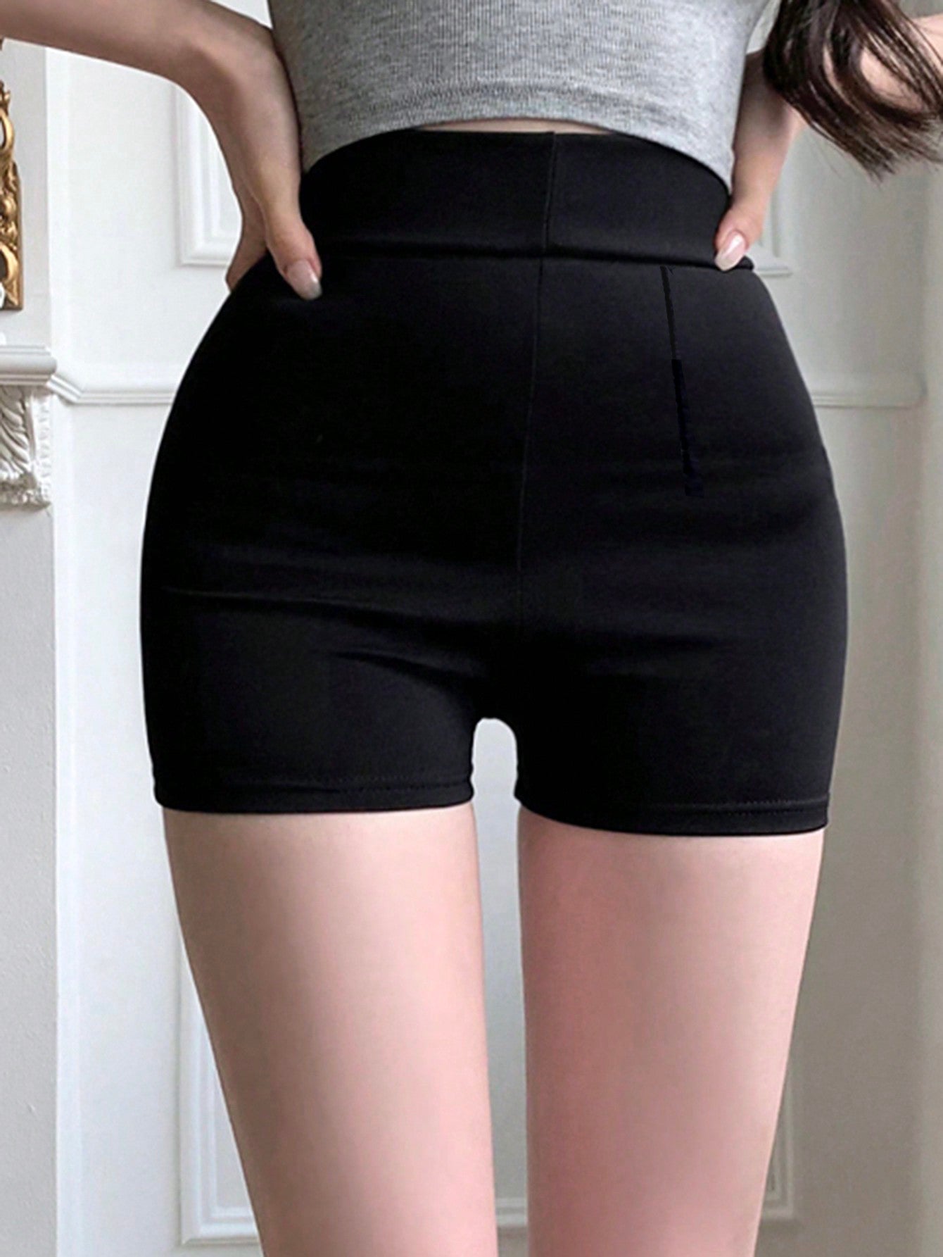 Women's Solid Color Skinny Fit Shorts