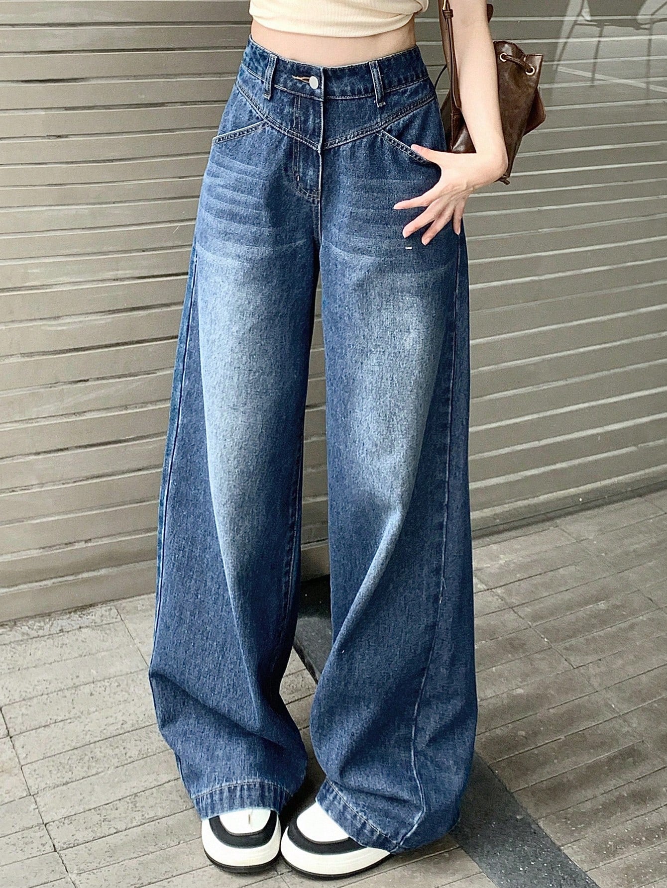 Women's Loose Fit Jeans With Pockets