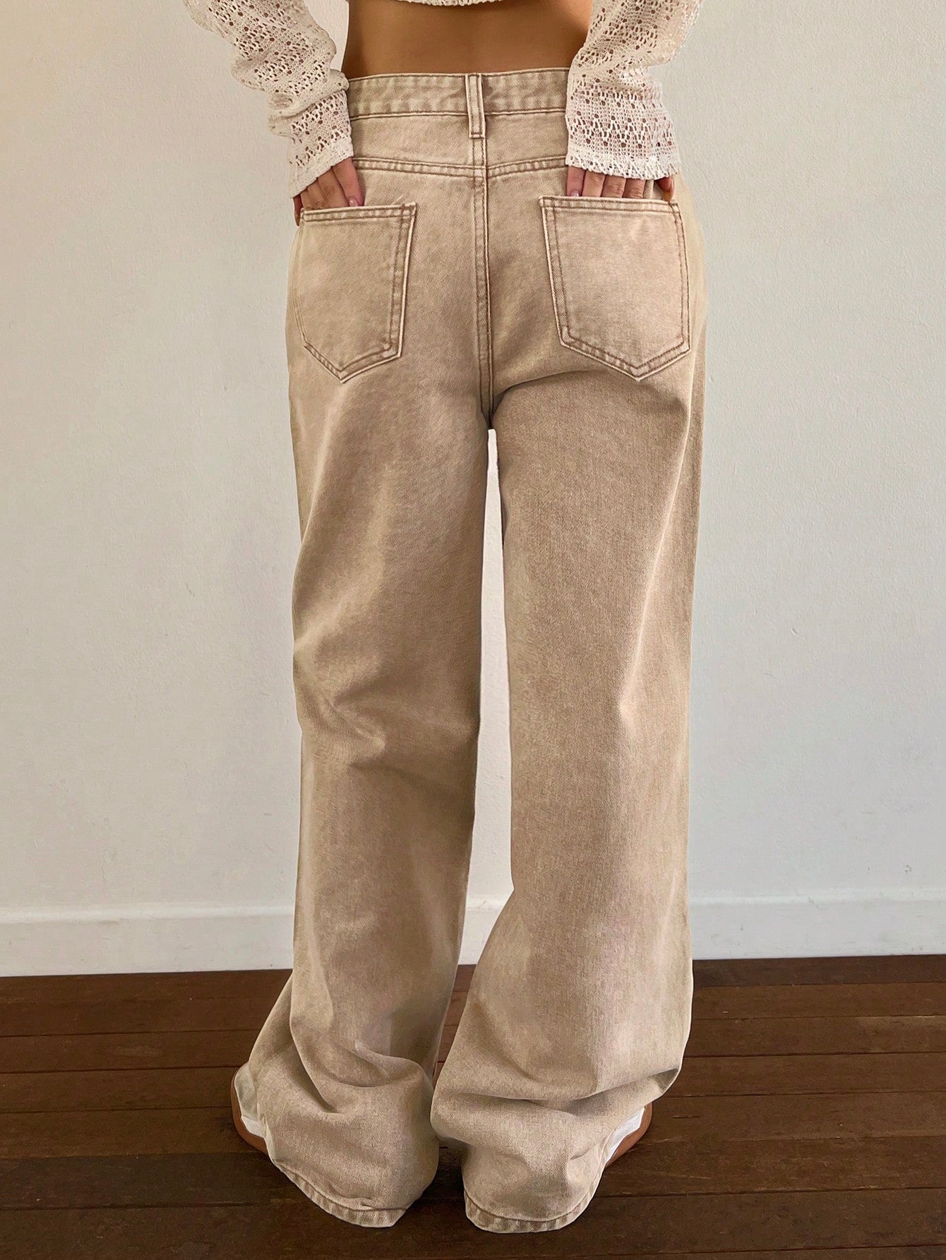 Women's Straight Leg Jeans With Pockets