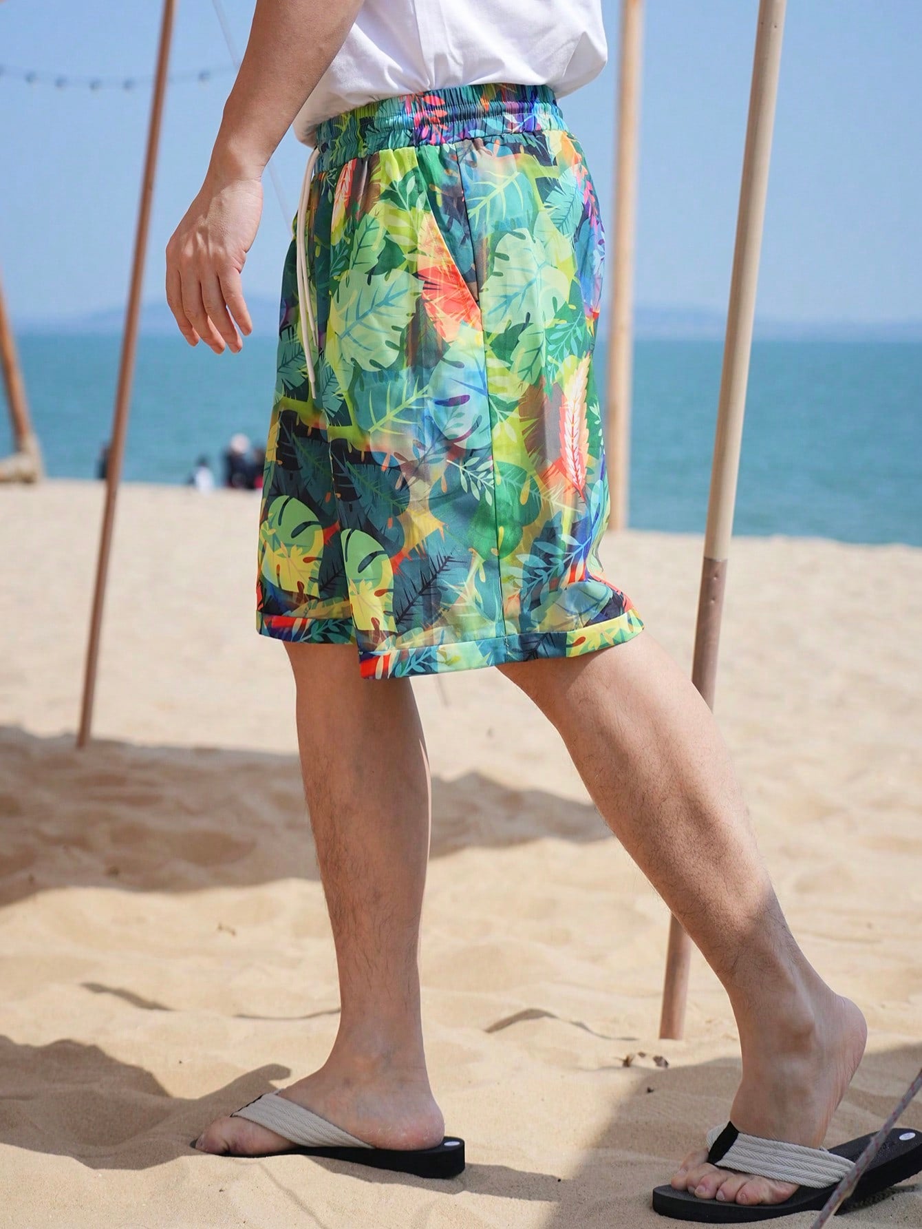 Men's Tropical Plant Print Vacation Style Casual Shorts For Summer