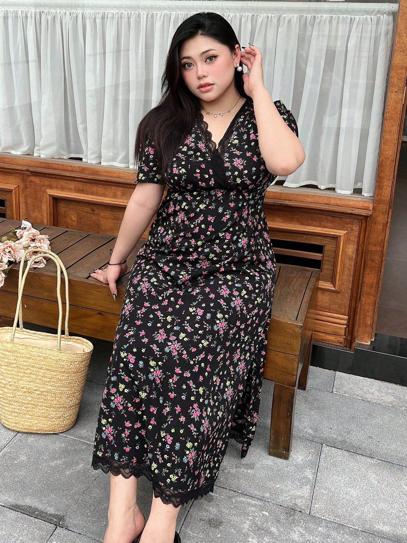 Plus Size Floral Printed Vacation Style Dress With Patchwork Lace Hem And Slit