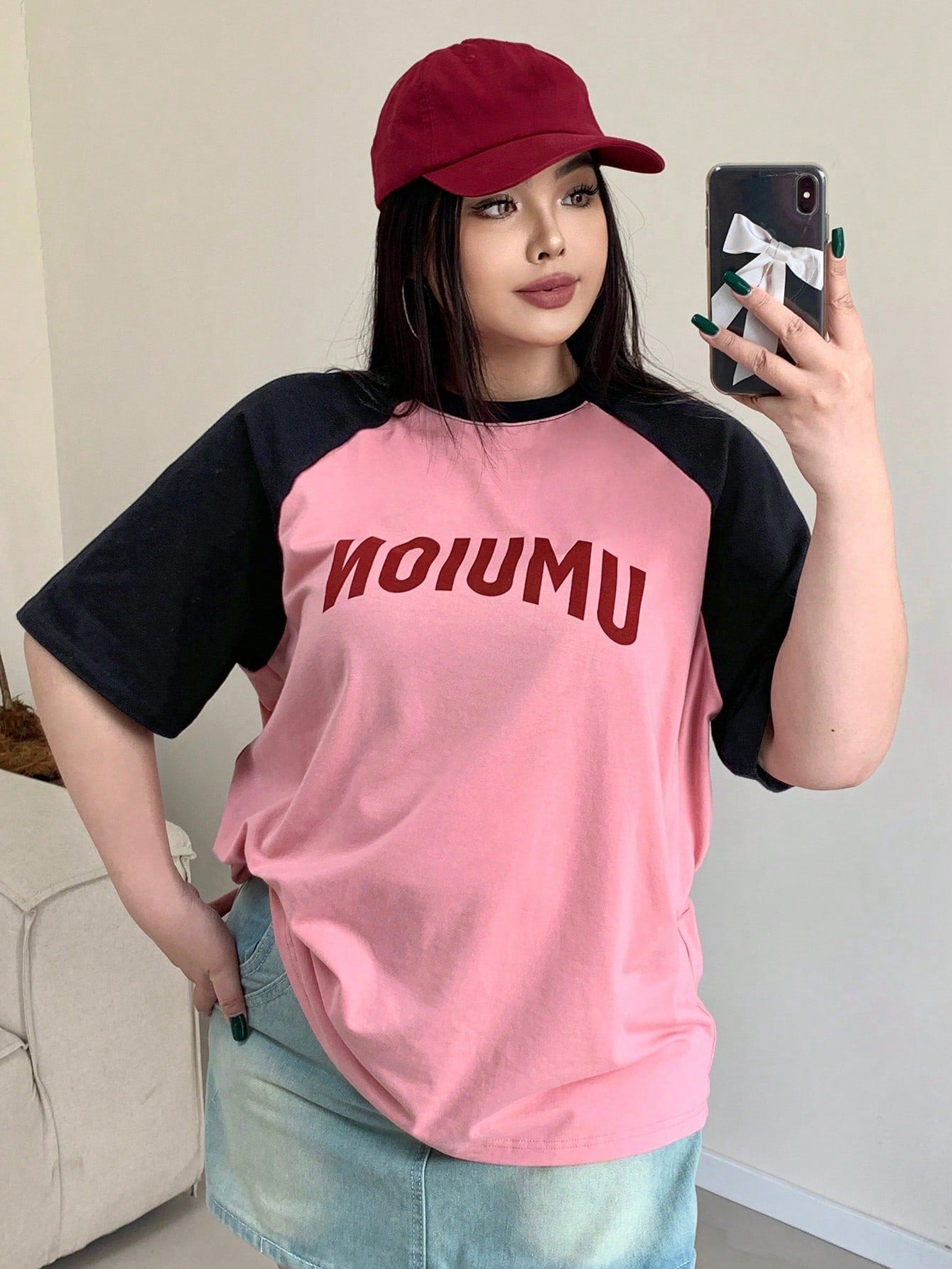 Plus Size Round Neck T-Shirt With Letter Print And Color-Block Raglan Sleeves