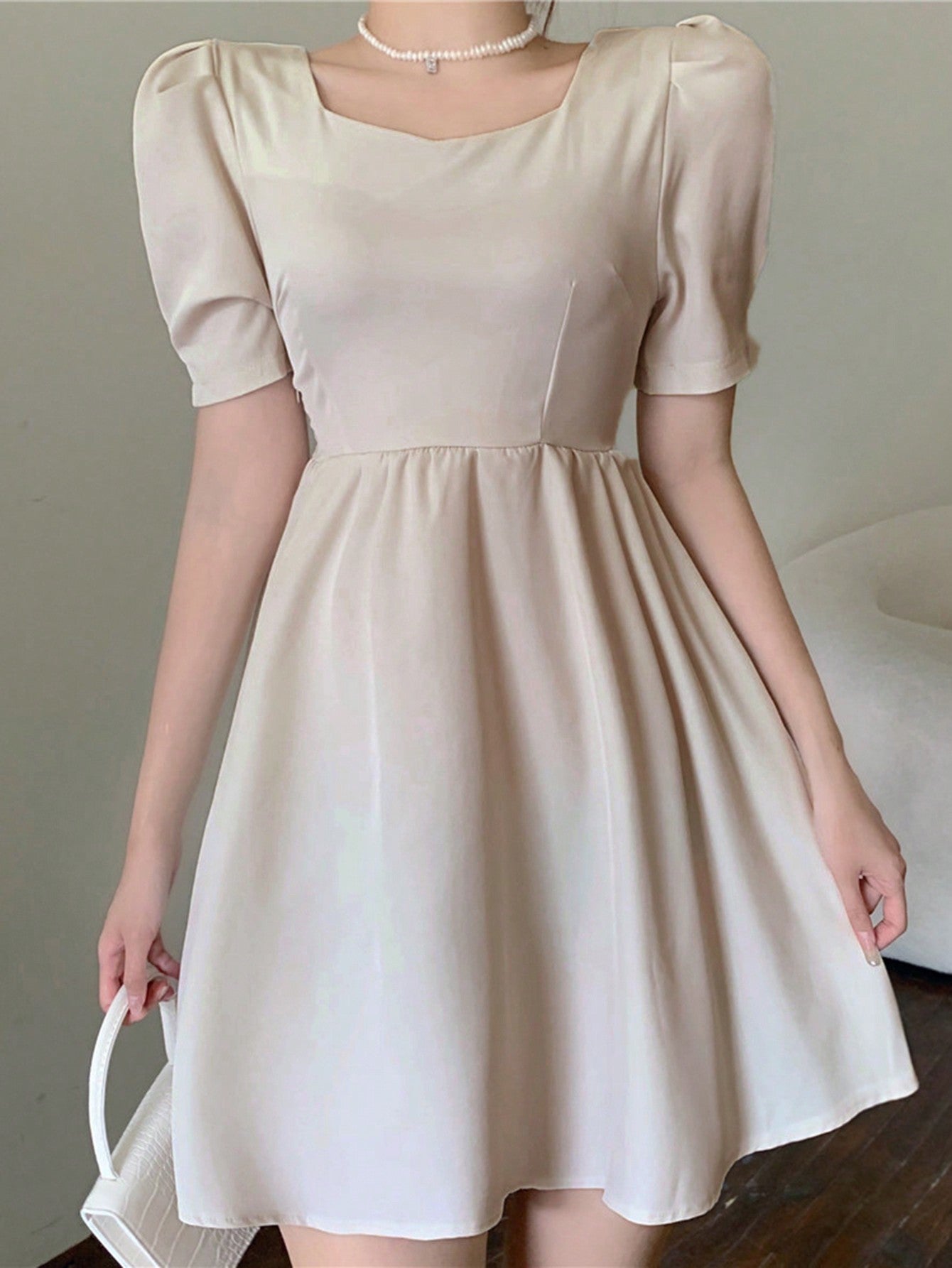 Women Fashion Bubble Sleeve Dress With Bow Decoration