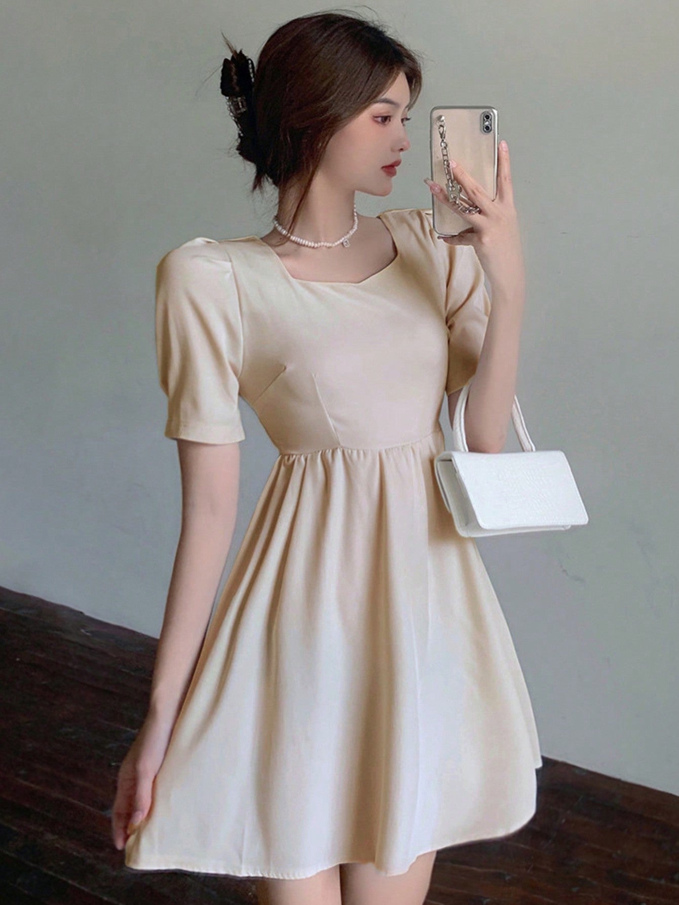 Women Fashion Bubble Sleeve Dress With Bow Decoration