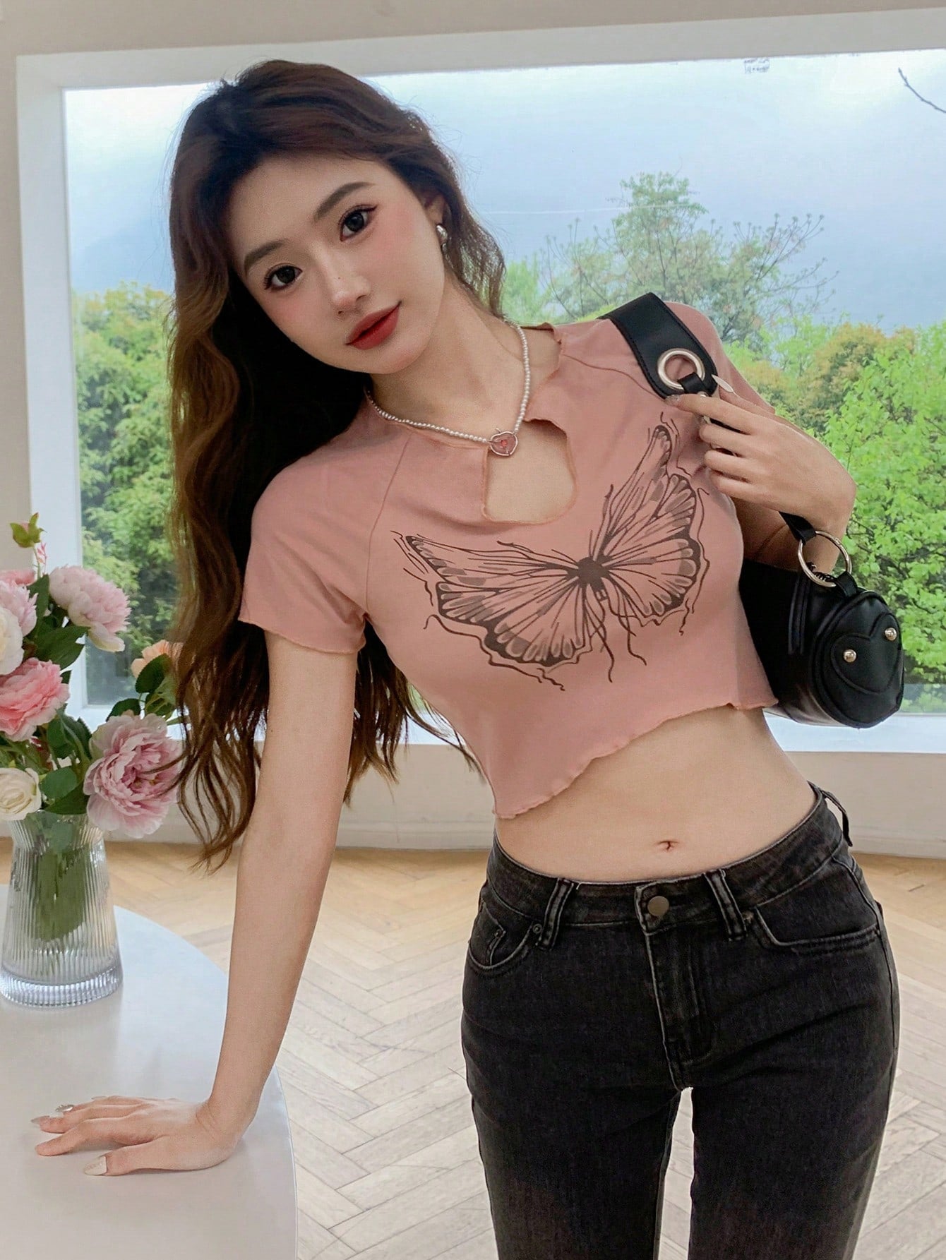 Women Summer Short Sleeve Butterfly Printed Crop Top With Notched Neckline