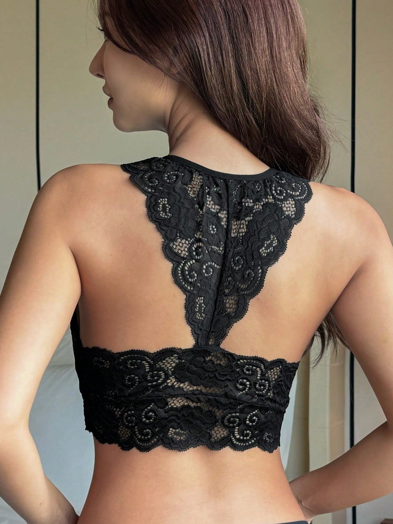 Lace Hollow-Out Thin, Comfortable And Breathable Bra With Triangular Cups And Beautiful Back Design