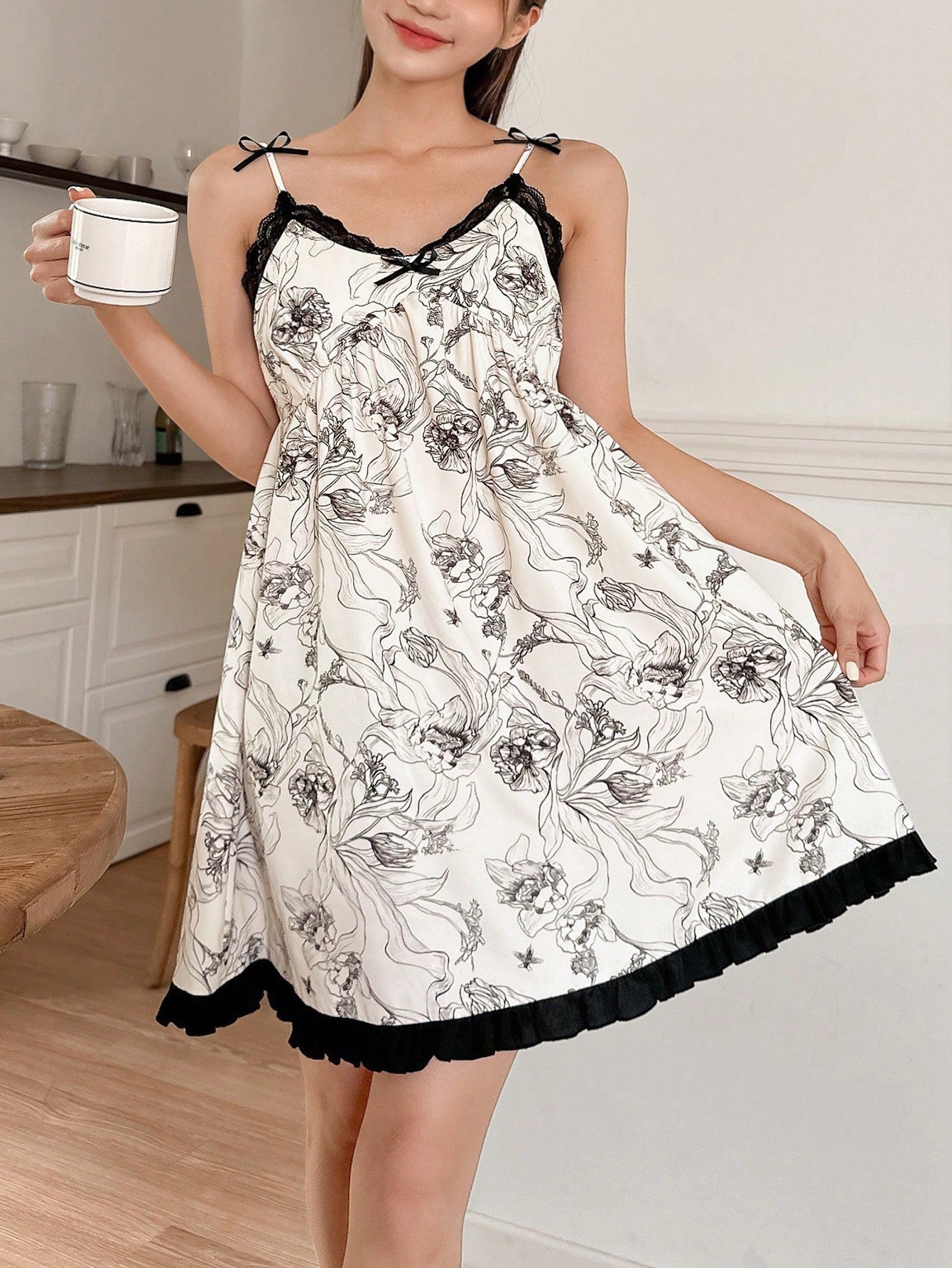 Floral Print Splice Contrast Color Lace Trimmed Butterfly Decoration Cami Nightdress