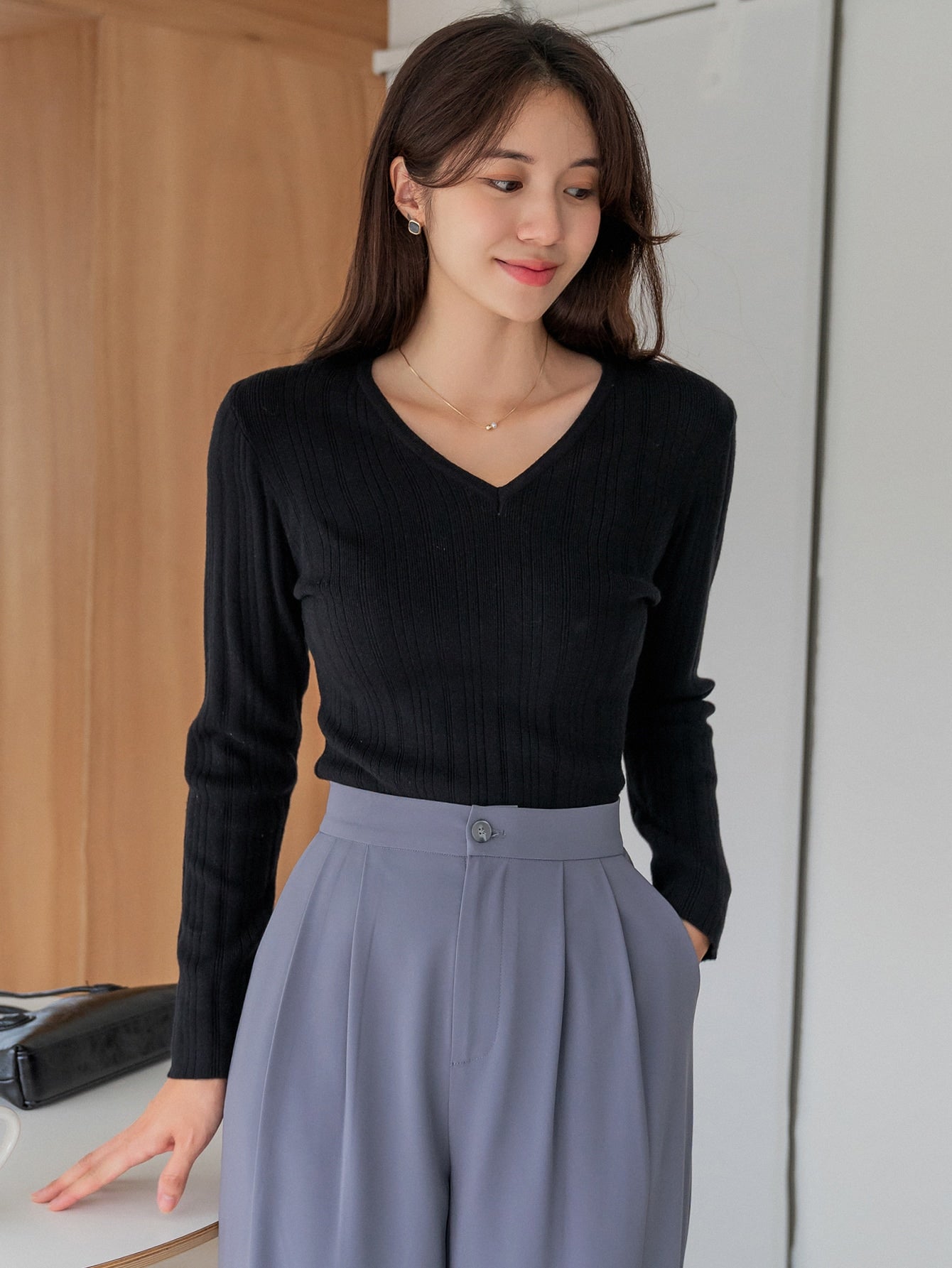 Solid V-neck Ribbed Knit Sweater
