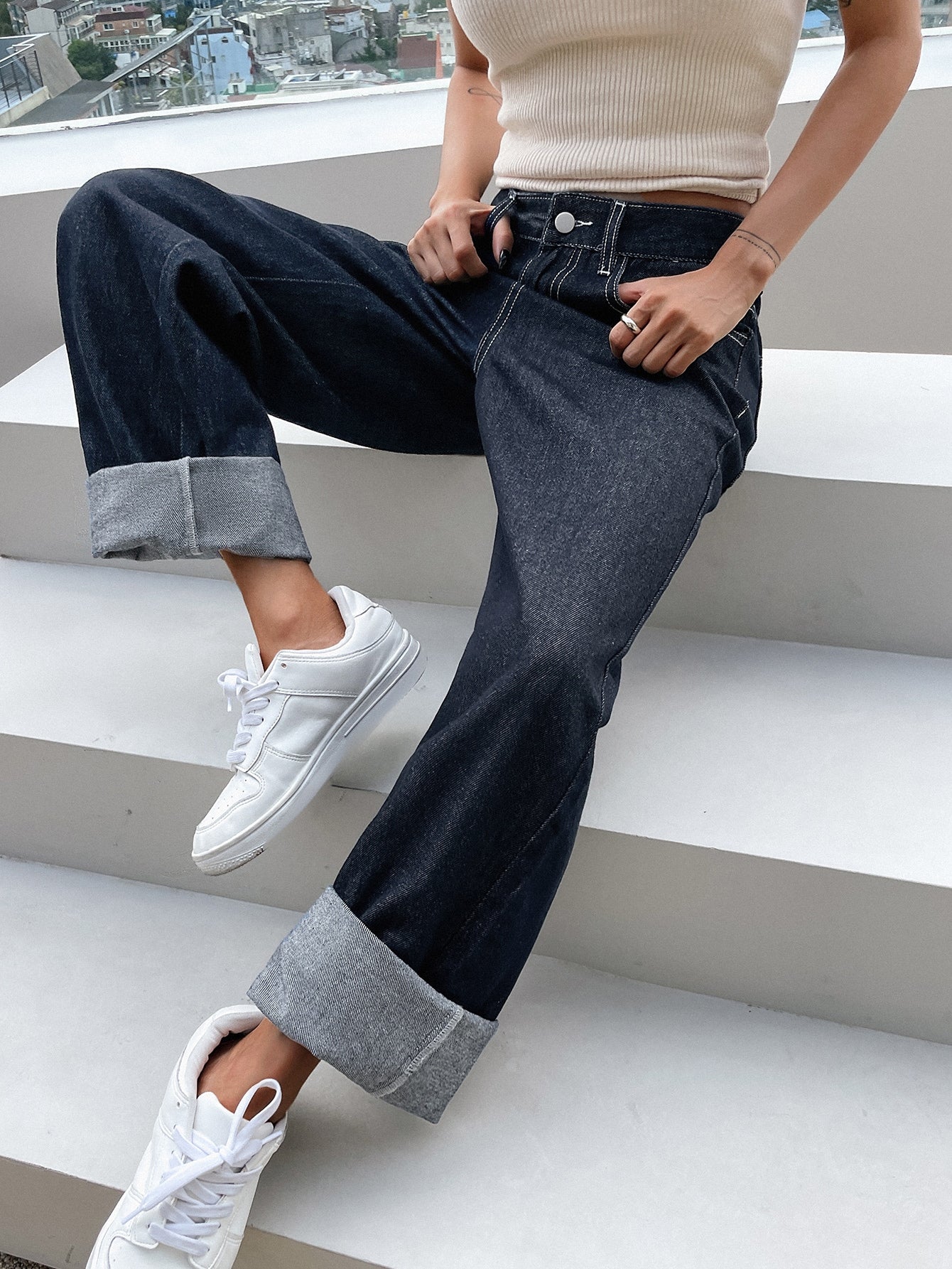 Top-stitching Slant Pocket Straight Leg Jeans
