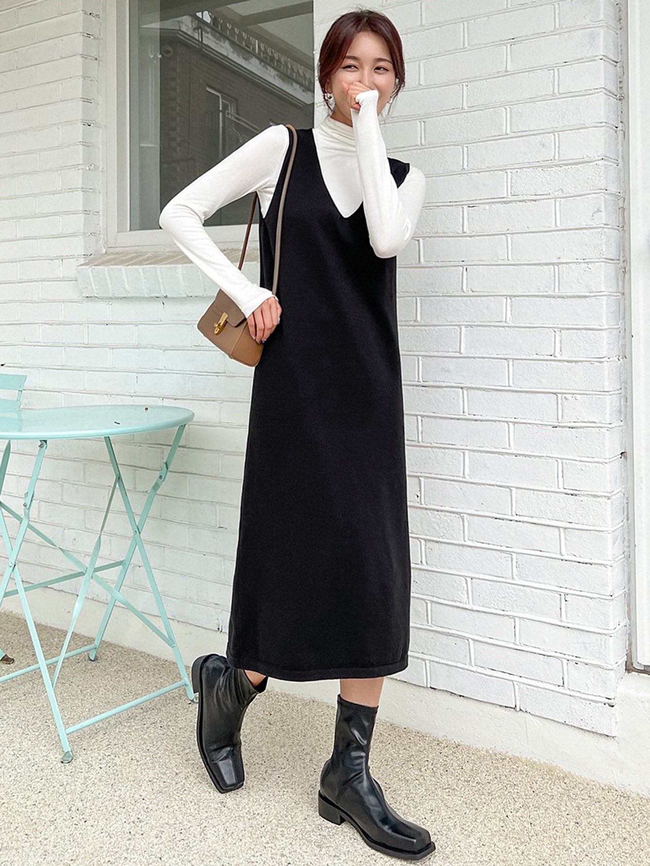 Solid V-neck Sleeveless Sweater Dress Without Tee