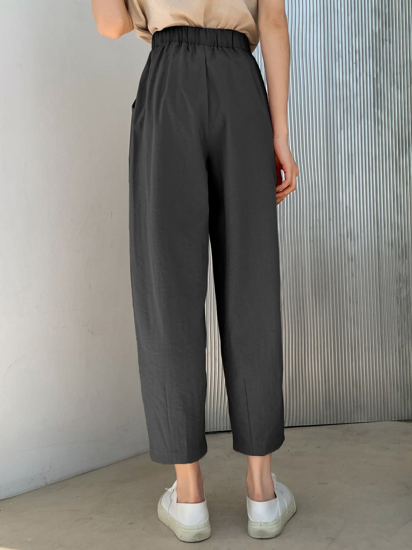 Plicated Detail Cropped Tapered Pants