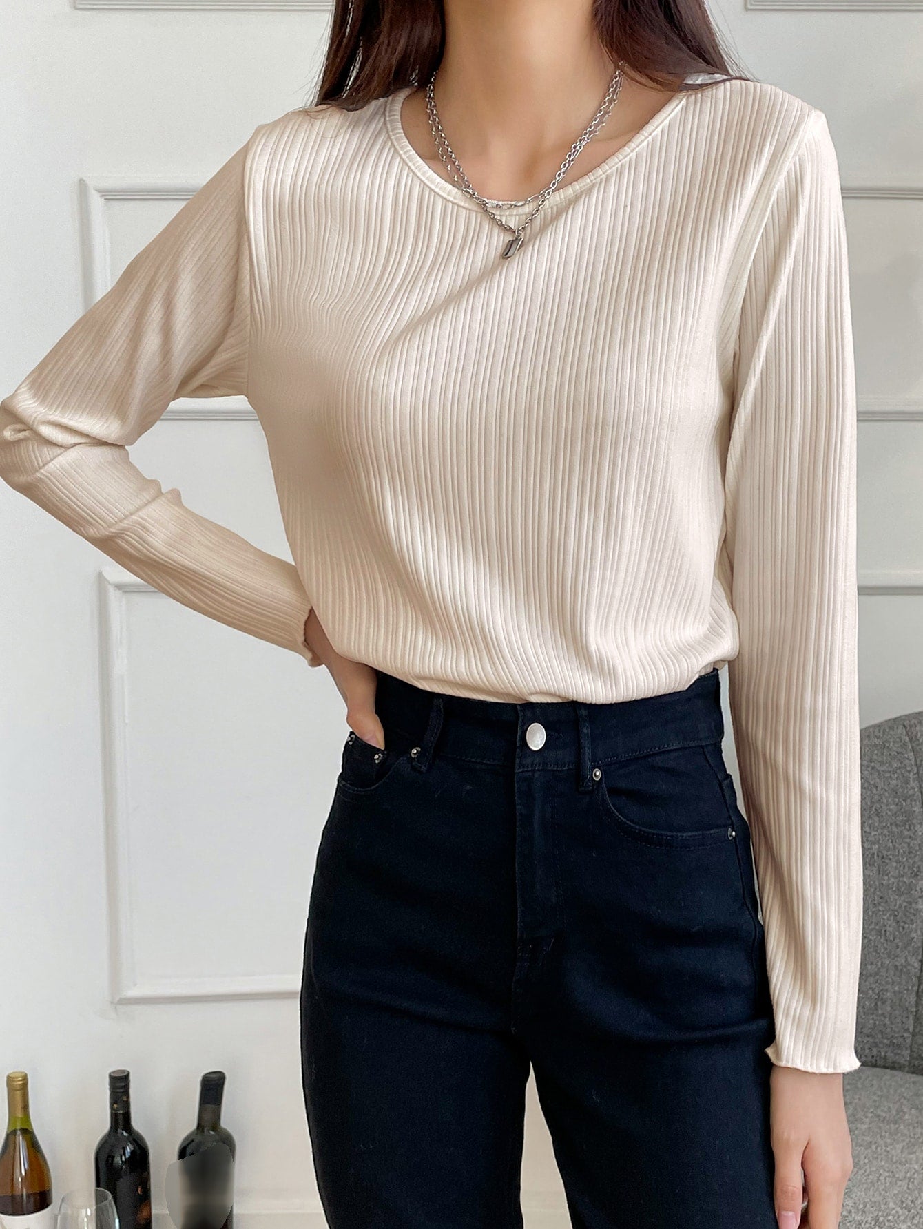 Ribbed Knit Round Neck Tee