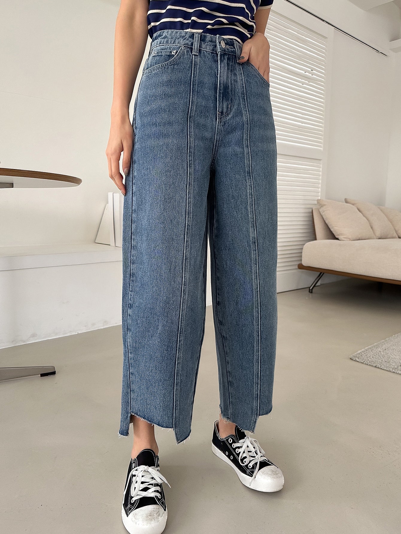 Women's Irregular Frayed Hem Denim Jeans – DAZY