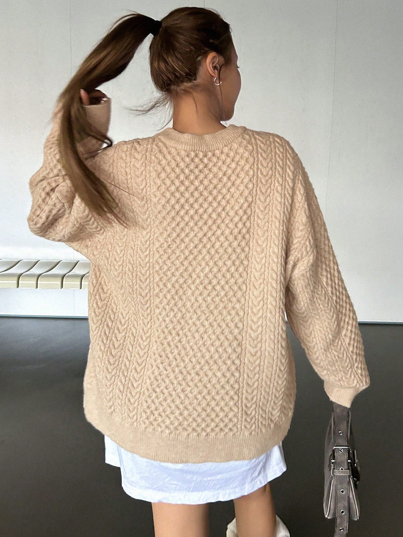 1pc Solid Cable Knit Drop Shoulder Sweater
