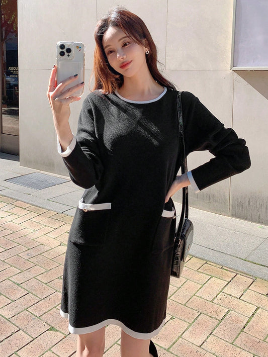 Women's Contrast Color Round Neckline Double Pocket Knitted Sweater Dress With Rolled Edge