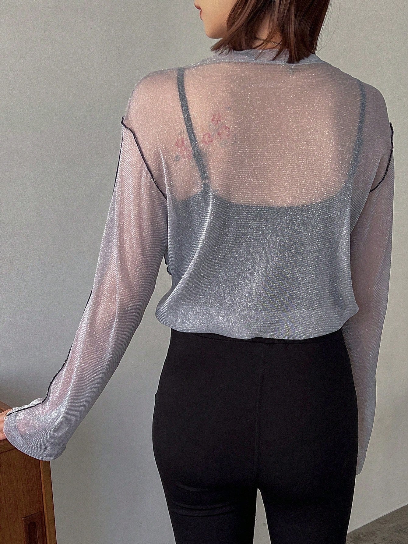 1pc Contrast Stitching Edges Detail Glitter Sheer Top