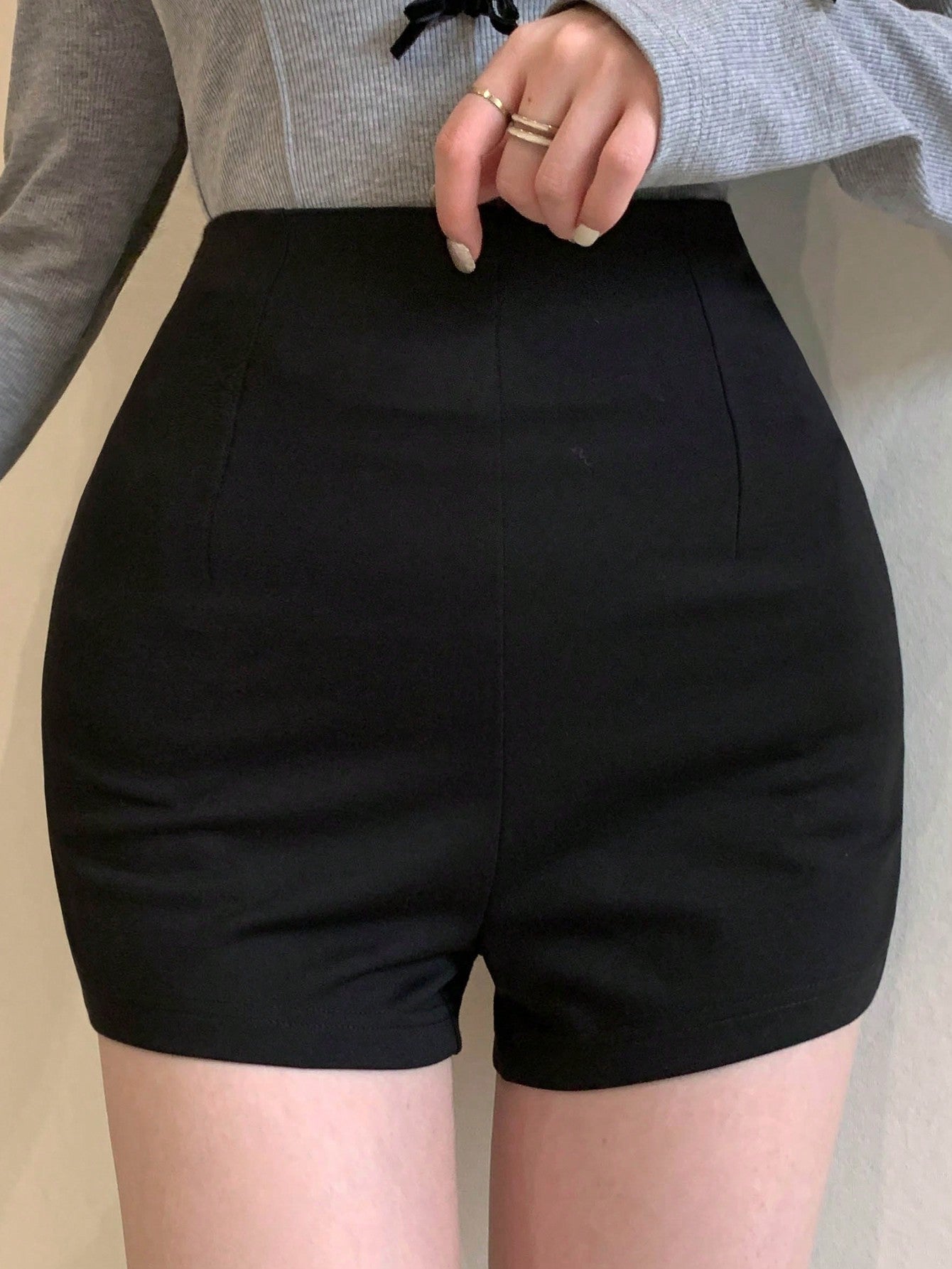 Women's Solid Color Slim Fit Shorts