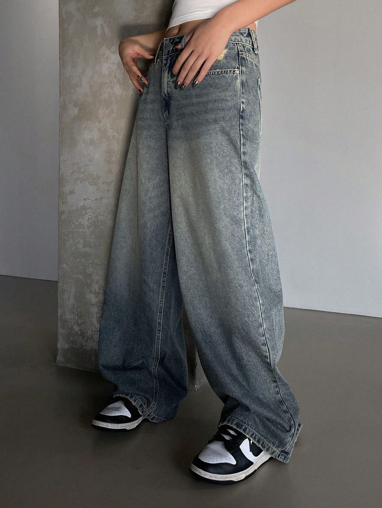 Women's Wide Leg Jeans With Pockets