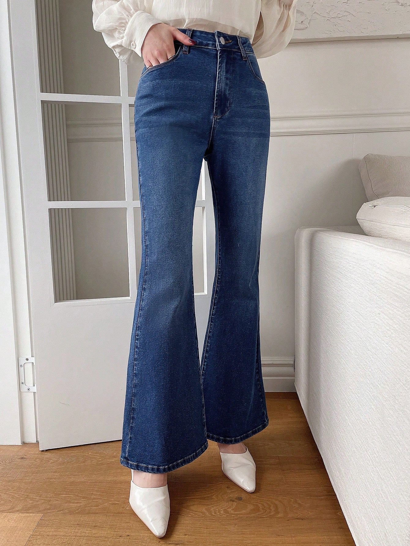 Women's Flare Jeans With Washed Effect