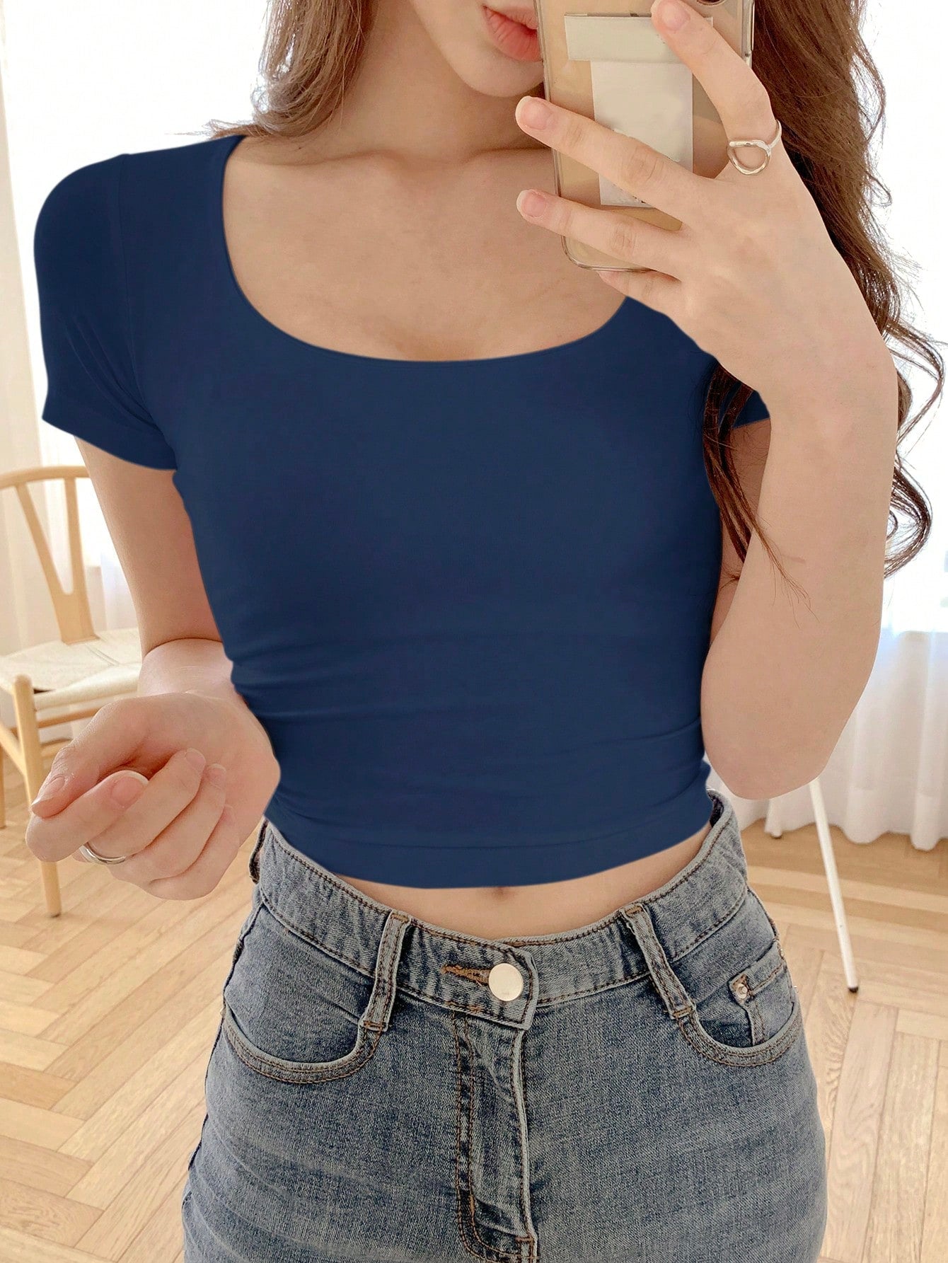 Solid Color Slim-Fit Cropped T-Shirt
