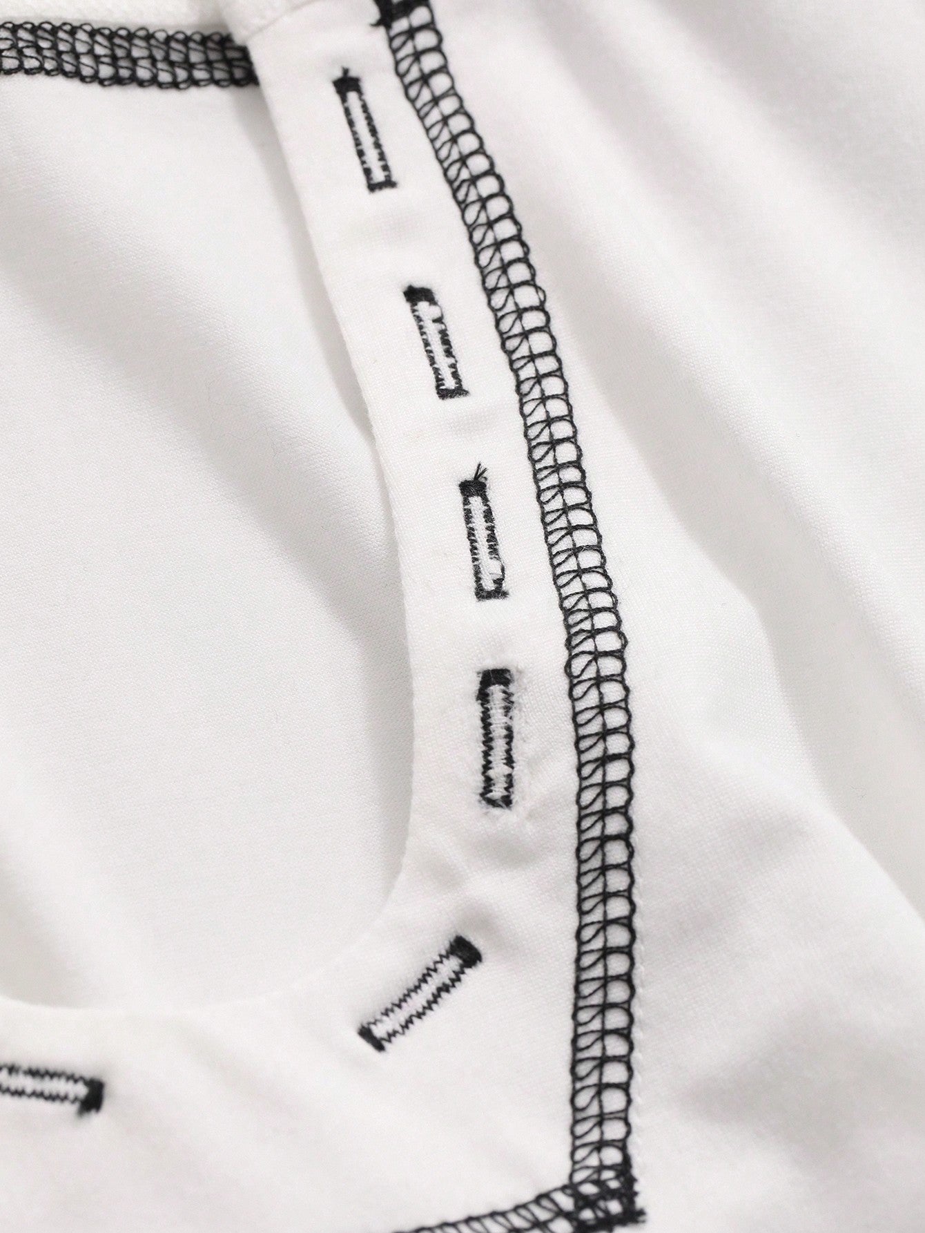 Women's Contrast Stitching T-Shirt With Notch Neckline