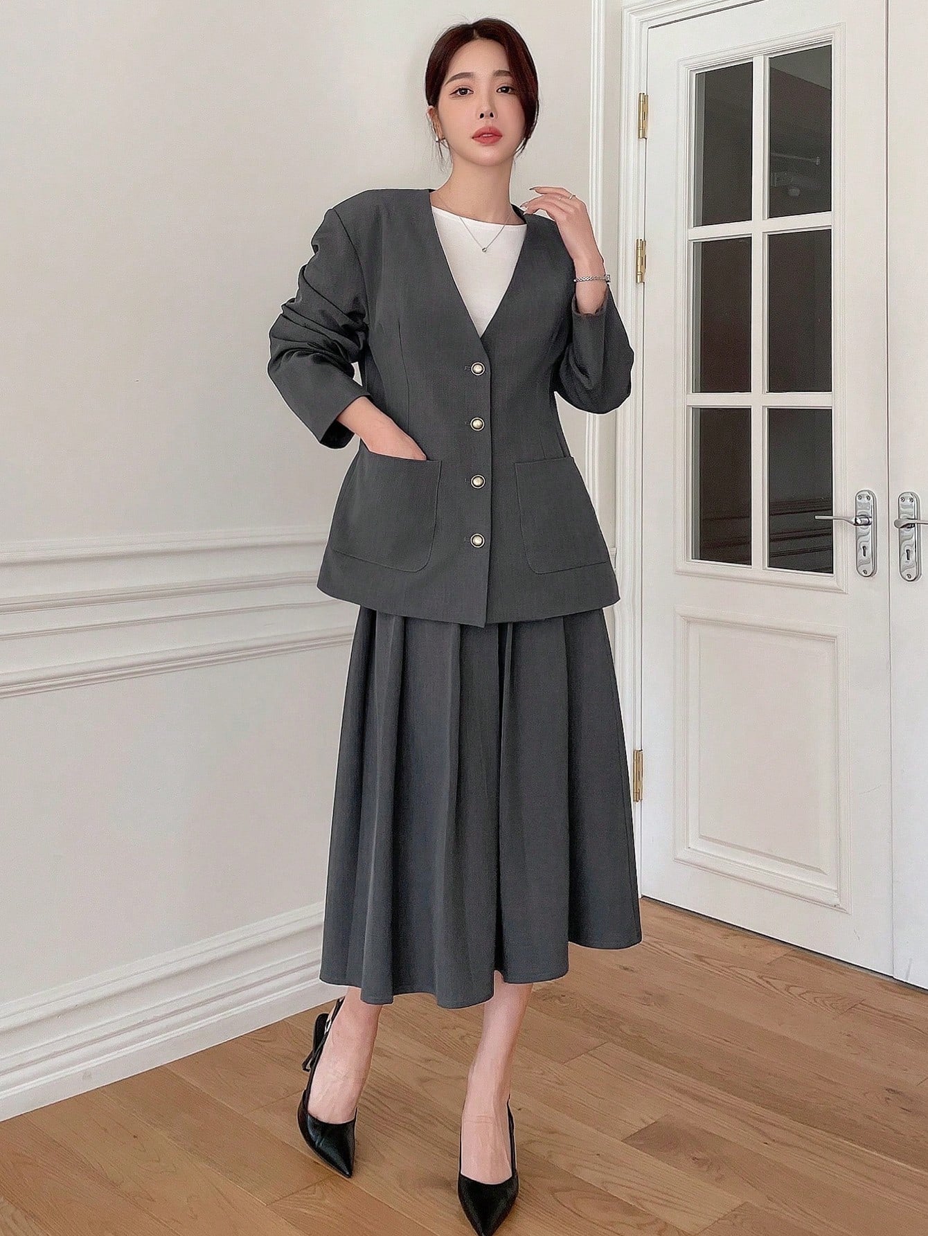 Ladies' Solid Color Suit With Blazer And Pleated Skirt