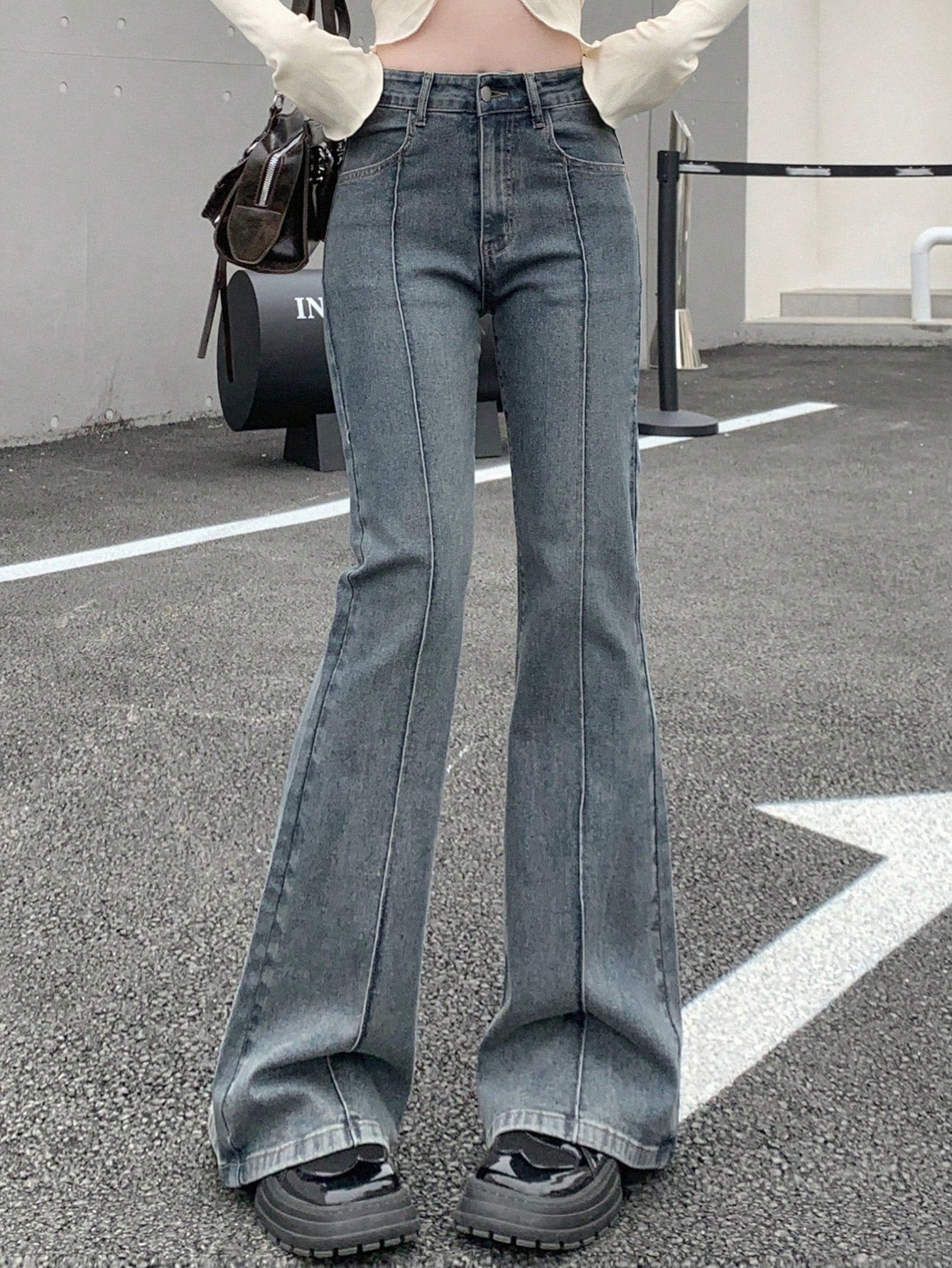 Women's High Waisted Flared Jeans With Pockets
