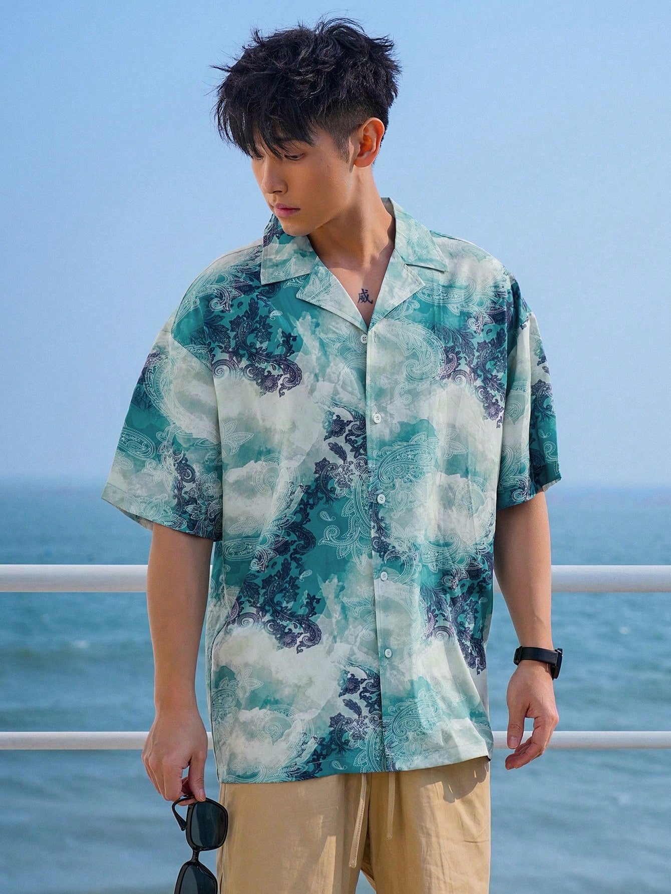 Men's Summer Beach Short Sleeve Shirt With Paisley Print