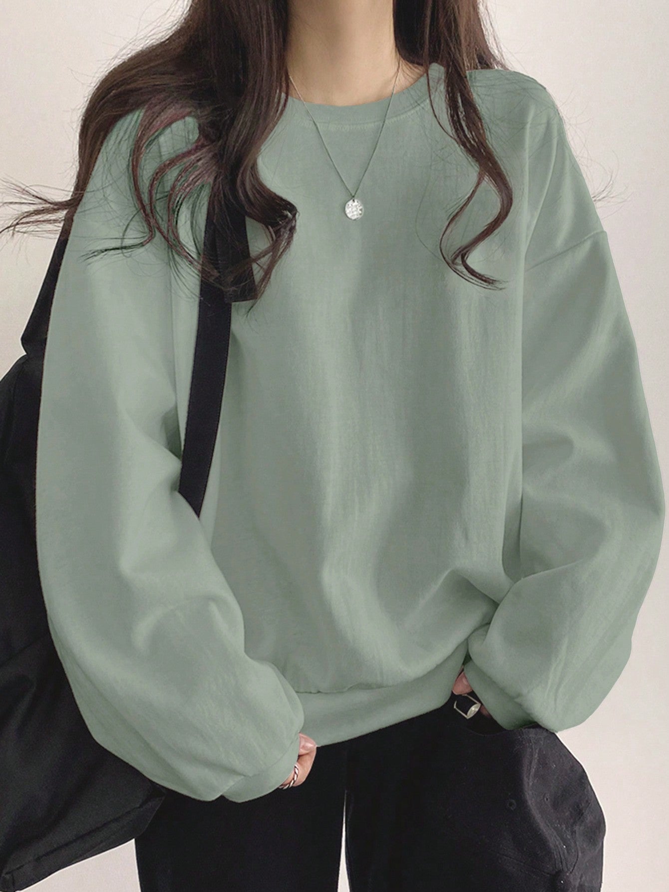 Solid Color Round Neck Loose Fit Casual Sweatshirt With Drop Shoulder