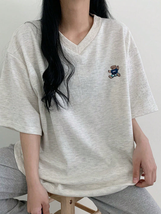 Women's Loose Fit V-Neck T-Shirt With Bear Print