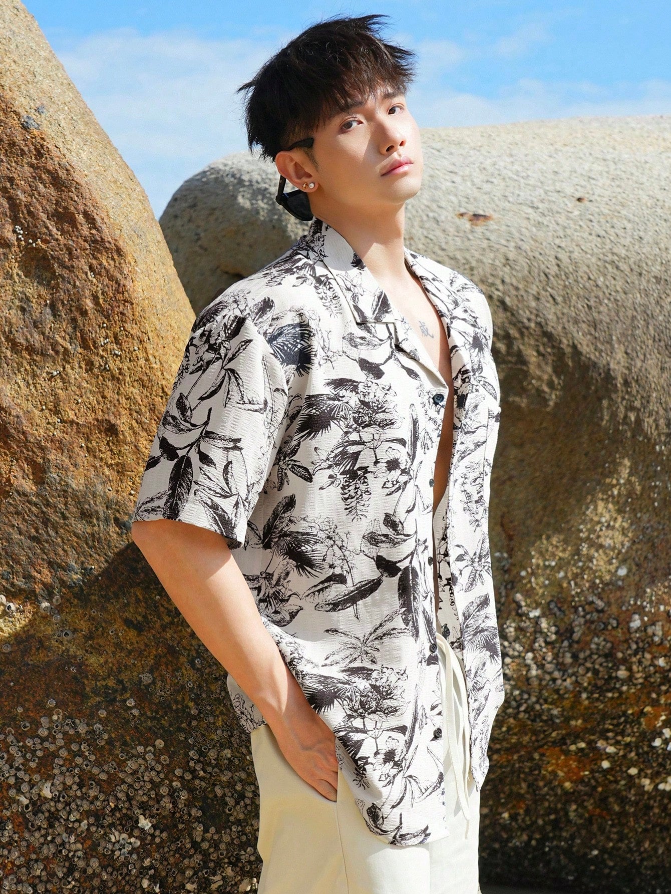 Men's Summer Printed Short Sleeve Beach Shirt With Plant Motif