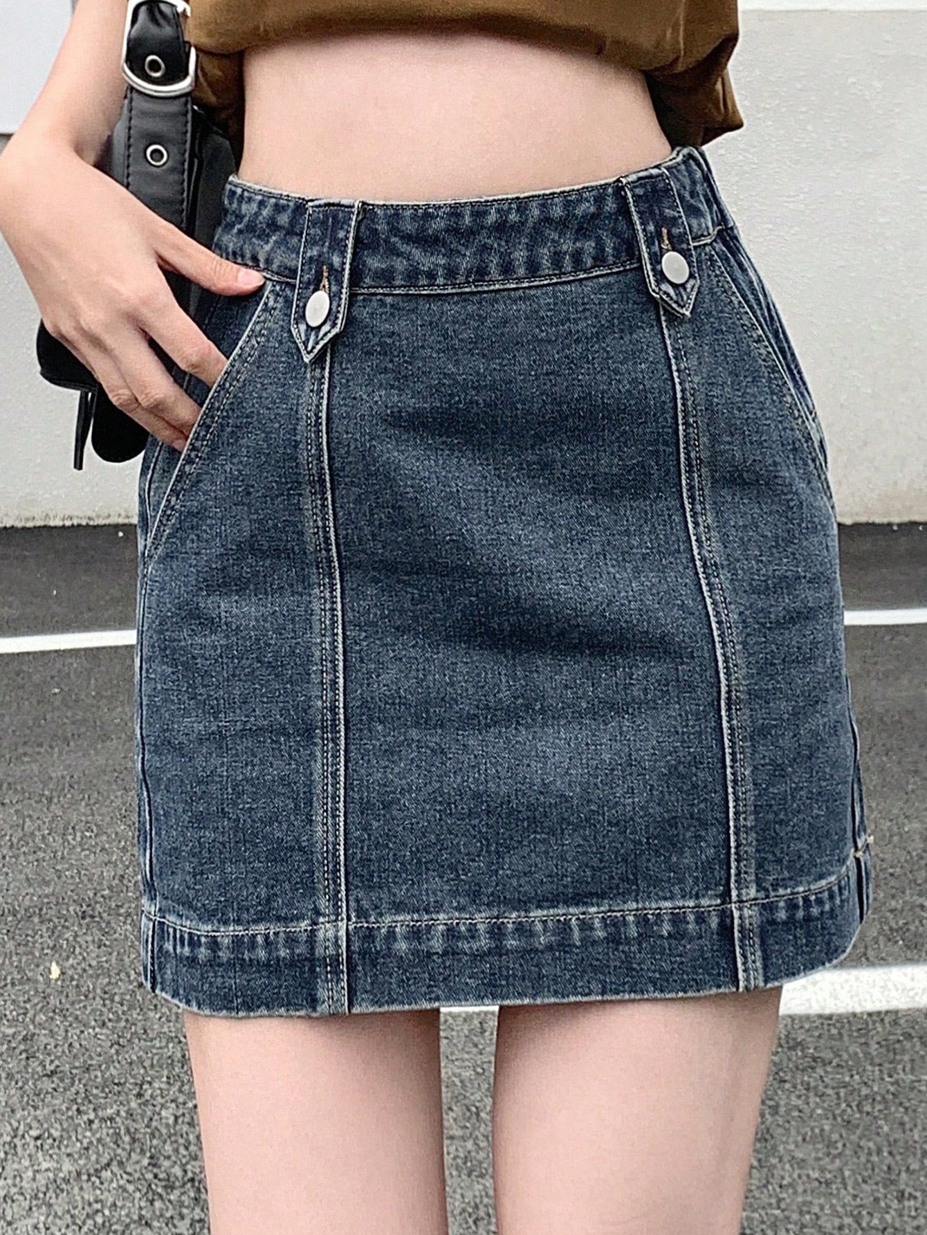 Women's Straight Denim Skirt With Pockets