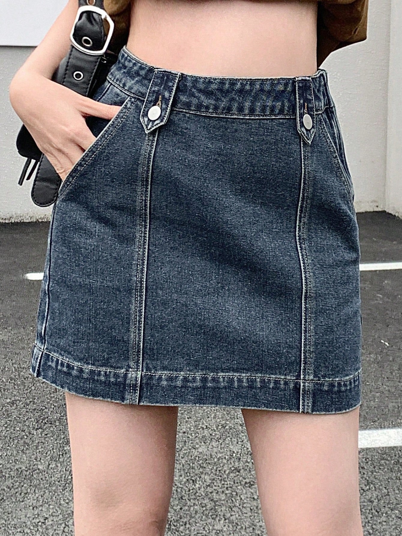 Women's Straight Denim Skirt With Pockets