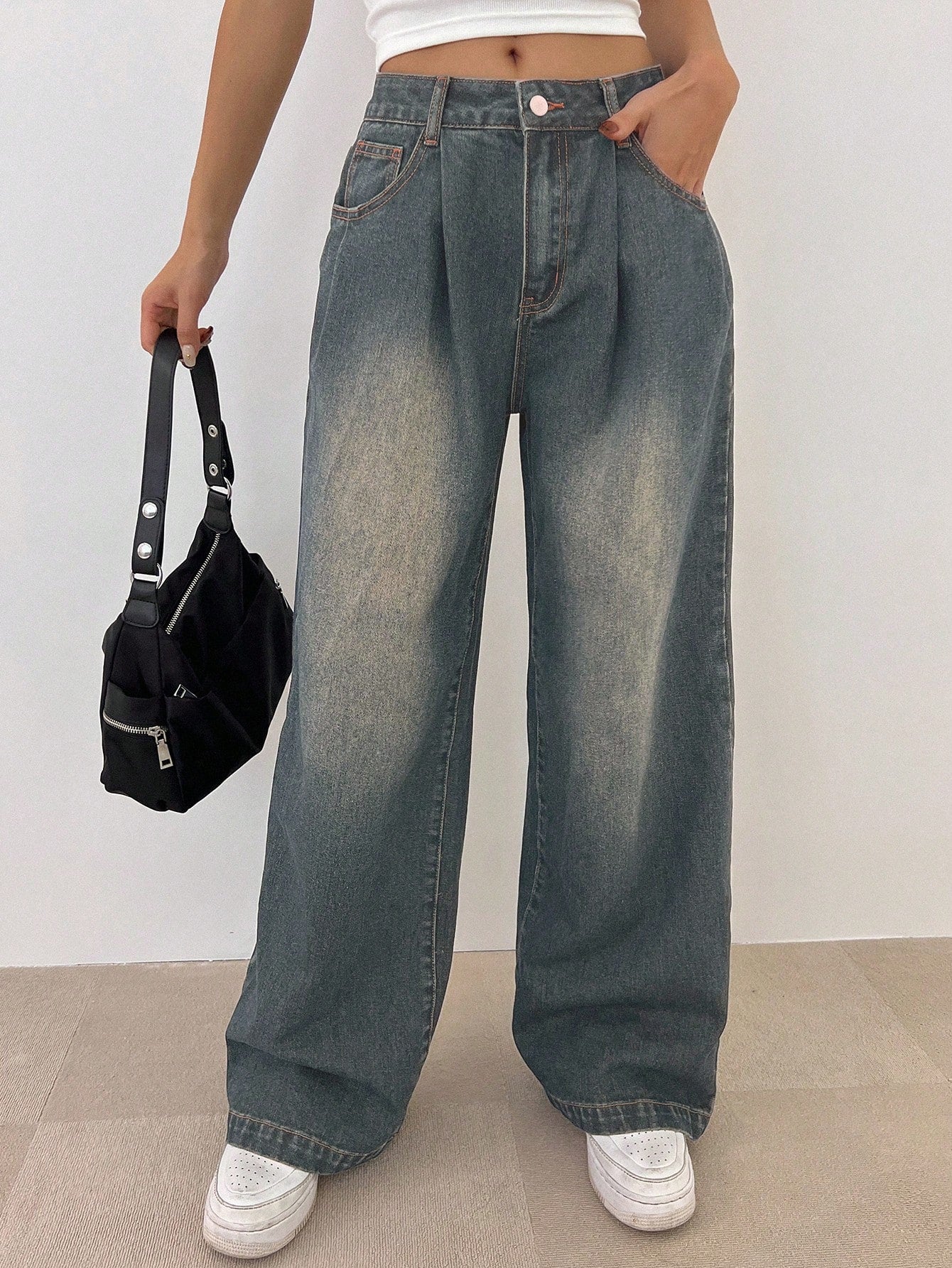 Women's Loose Fit Jeans With Pockets